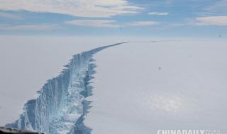南极冰山脱离冰架
